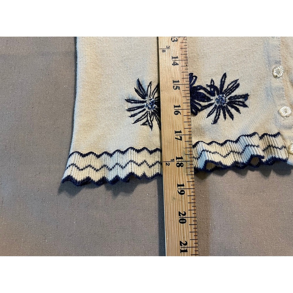 Vintage 90s R&K Originals Cardigan Sweater Size 8 Cream Embroidered Grandmacore - Picture 3 of 9